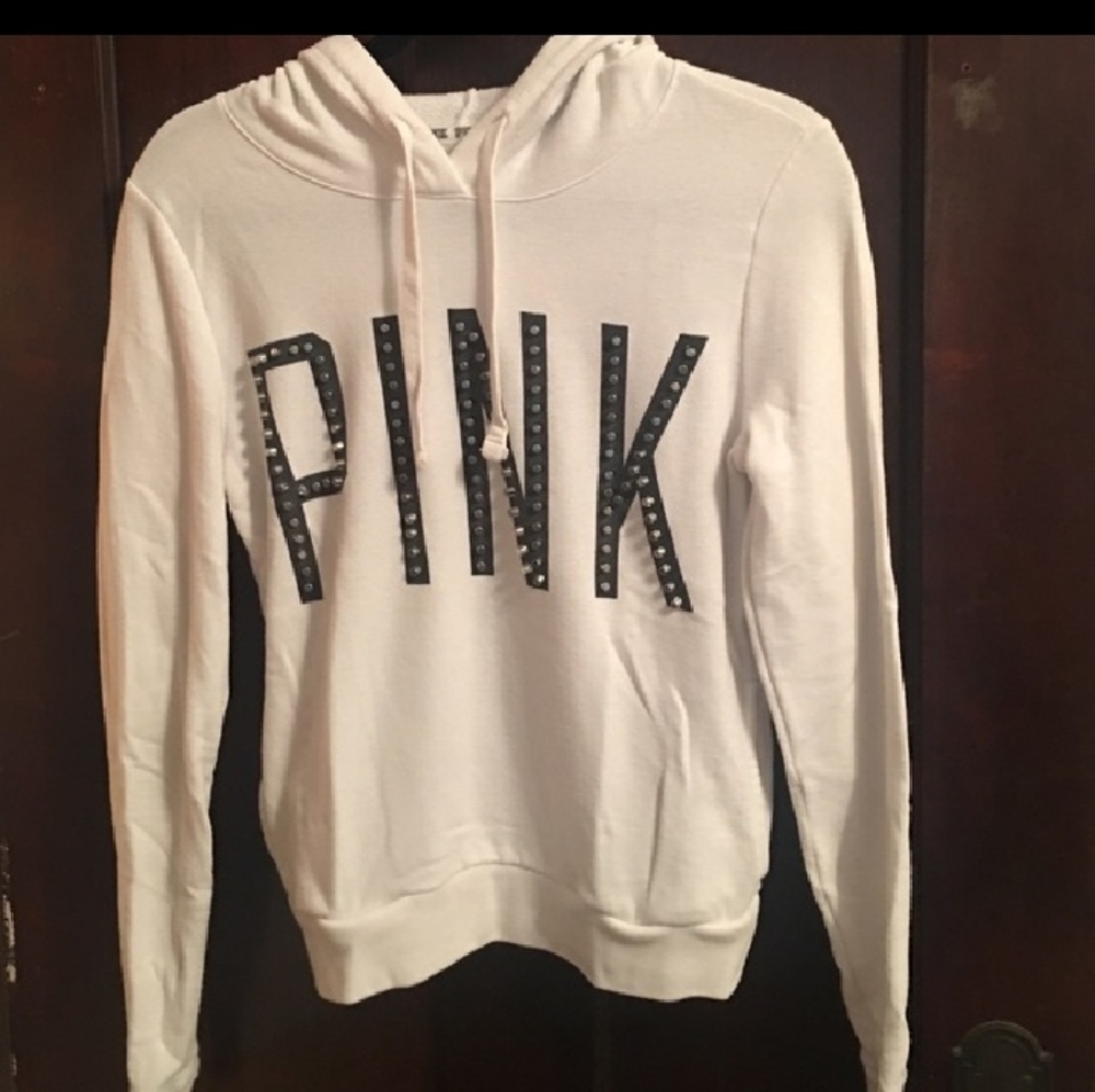 White hoodie with studs also has pockets
